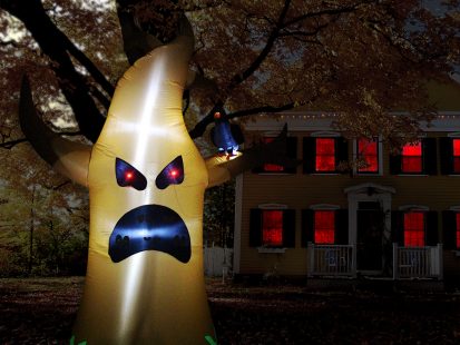Spooky Tree – 8ft Spooky Town Pre-Lit Inflatable