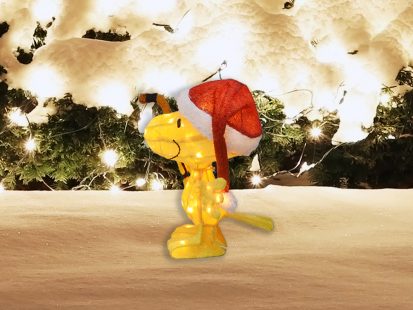 18″ 3D LED Pre-lit Peanuts Christmas Yard Art Woodstock Playing Hockey