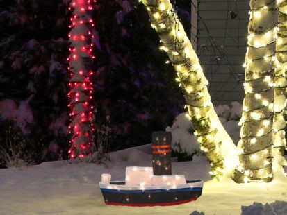 RUDOLPH 24 INCH MISFIT BOAT OUTDOOR 3D LED YARD DÉCOR