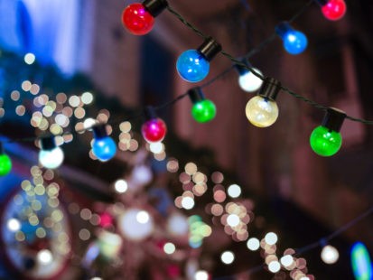 BRILLIANT 50 COUNT MULTI GLOBE CAP COOL WHITE LED CHRISTMAS LIGHTS