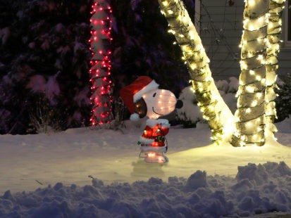 24in PEANUTS 2D PRE-LIT LED YARD ART SANTA SNOOPY WITH LIGHT STRAND